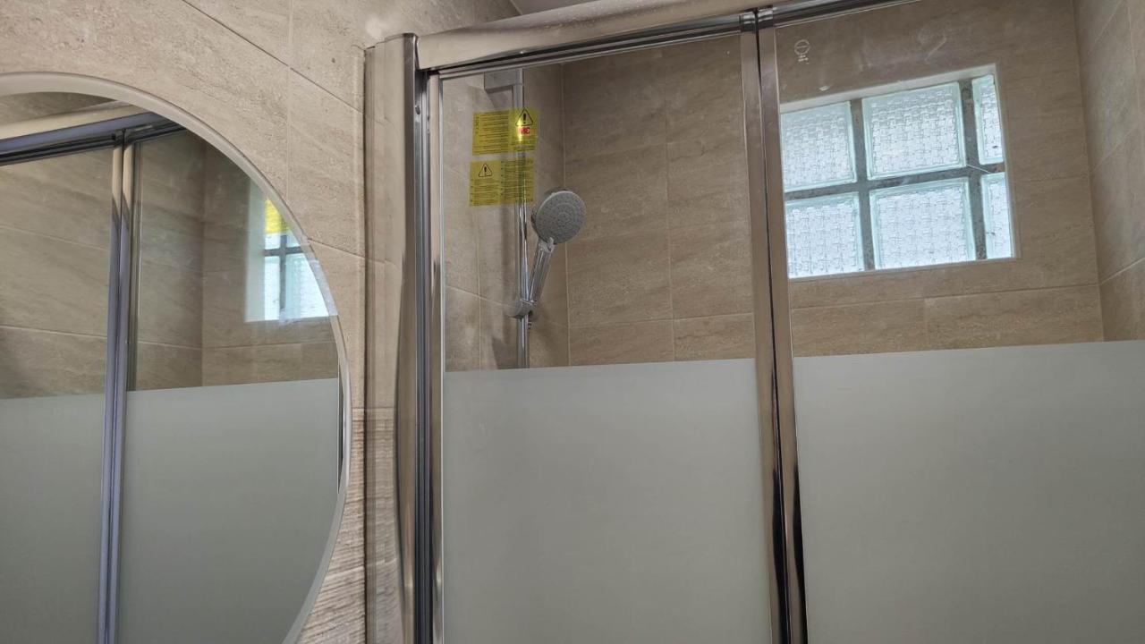 Chambre Pour 2 Personnes Avec Lit Separe Dans La Banlieue Parisienne Bondy Extérieur photo